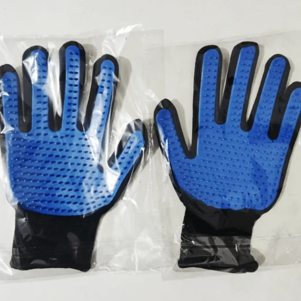 Dog bathing glove